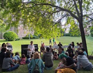 ‘Txuri-beltza da ta!’ ikuskizun musikatua Zeanurin