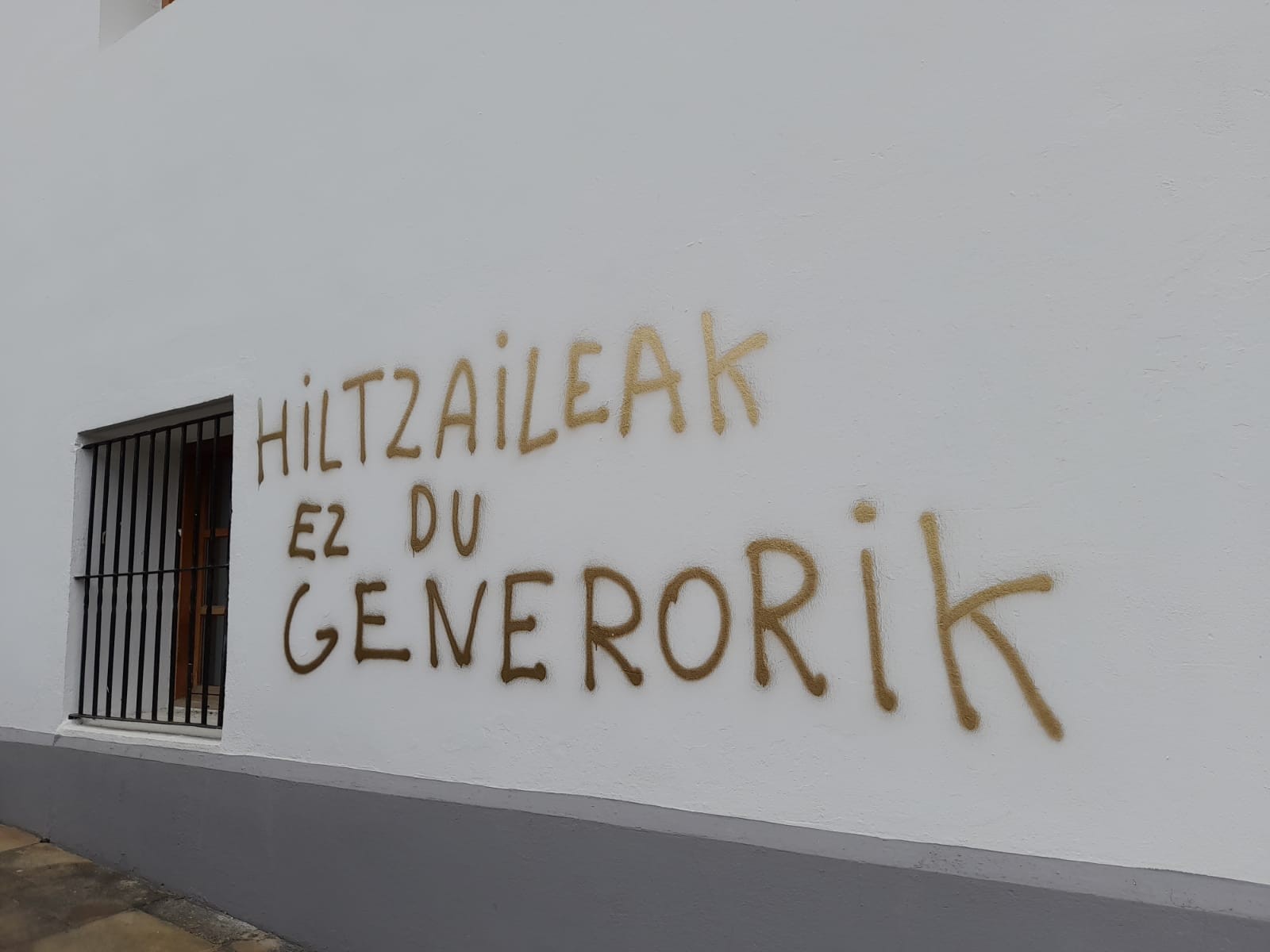 Pintaketa matxistak agertu dira Diman