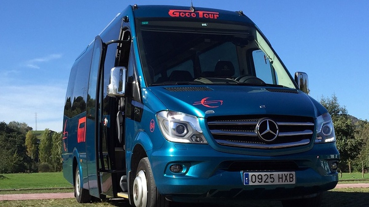 "Autobusak kontratau dabez baina garraio zerbitzua ez dabil funtzionetan"