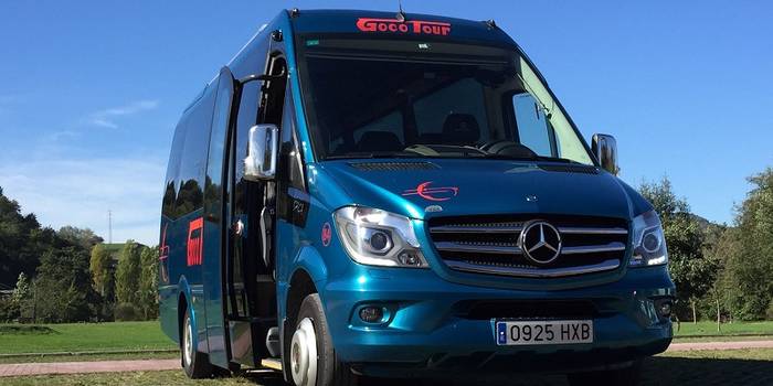 "Autobusak kontratau dabez baina garraio zerbitzua ez dabil funtzionetan"