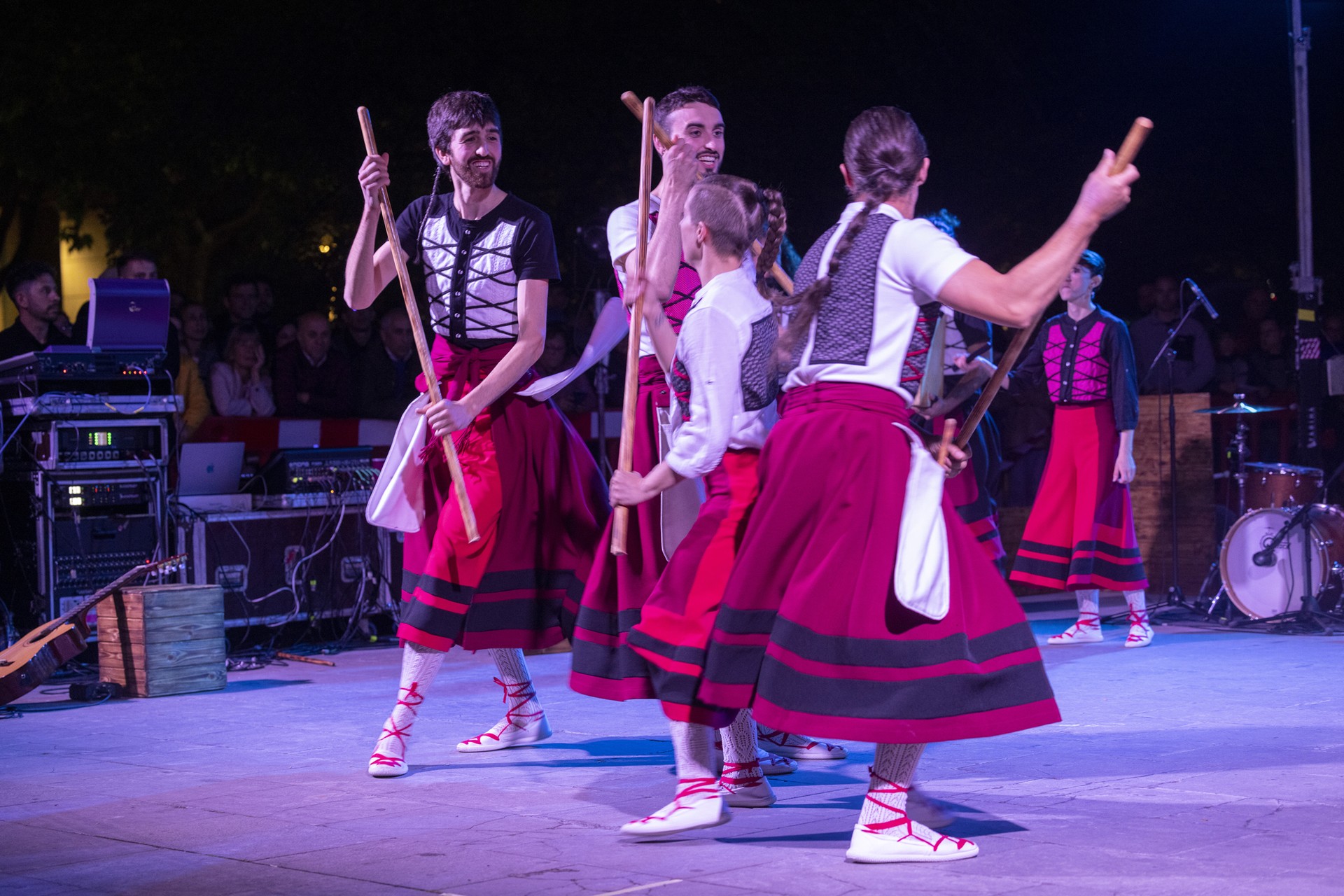 Lemoakustik Fest jaialdiak eta Lemoatxa 1937 PRtik ibilaldiak ipiniko deutsie amierea Lemoako Kultura eta Memoria Asteari