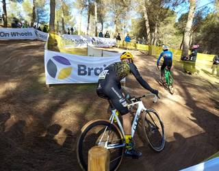 Manu Quintanillak ezin izan eban podiuma lortu Espainiako Txapelketako atzen lasterketan