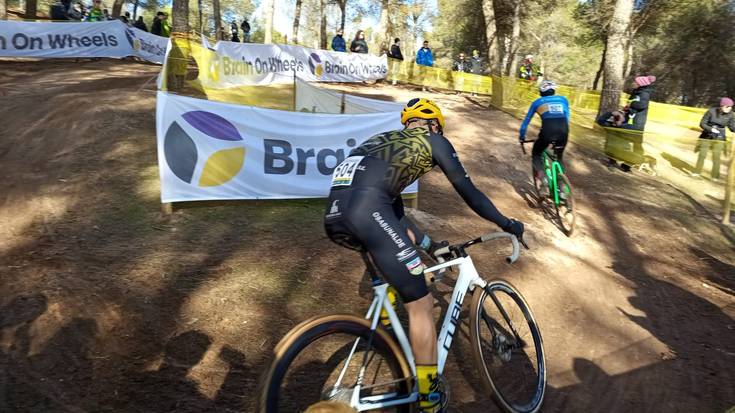 Manu Quintanillak ezin izan eban podiuma lortu Espainiako Txapelketako atzen lasterketan