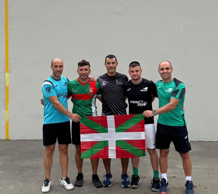 Lur Ziarrustak urrezko dominea altxau dau Munduko Wallball Txapelketako A mailan