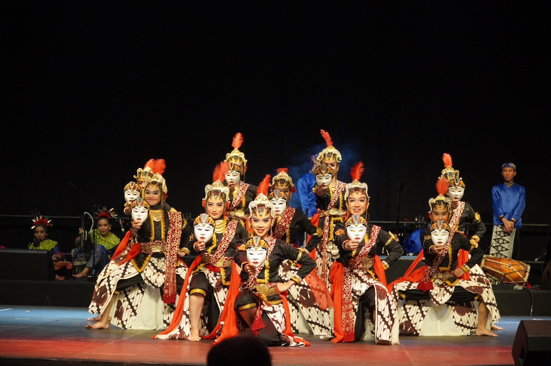 Astelehenean egingo da aurtengo Folklore Bizia jantza jaialdia Areatzan