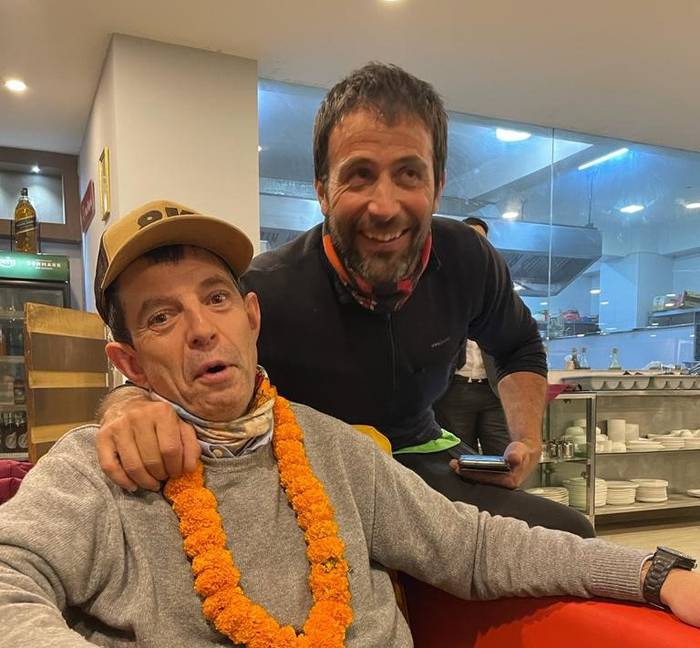 Alex Txikon eta Javier Lopez Everesteko kanpamentu nagusirako bidean dagoz