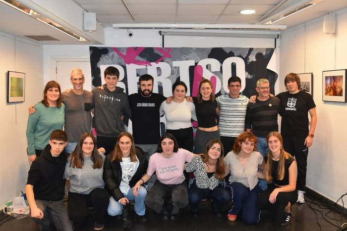 Oizpeko pantolluk eta Bizkaiko kopla gaztiek taldeak sailkatu dira BBK Txapelketako finalera