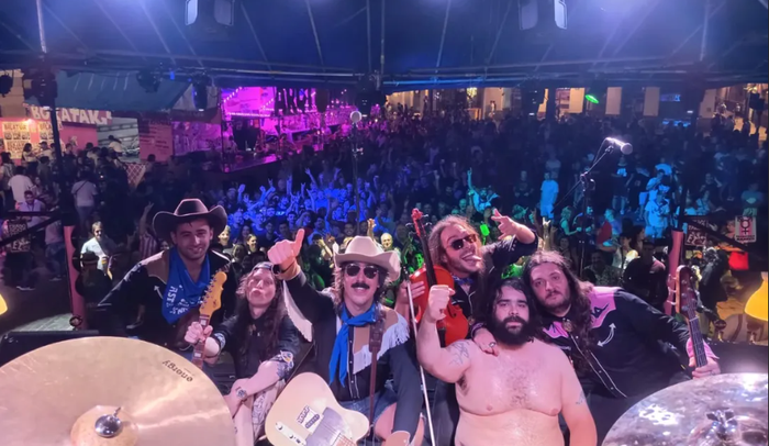 Country eta rock doinuek beteko dabe Bixer tabernea