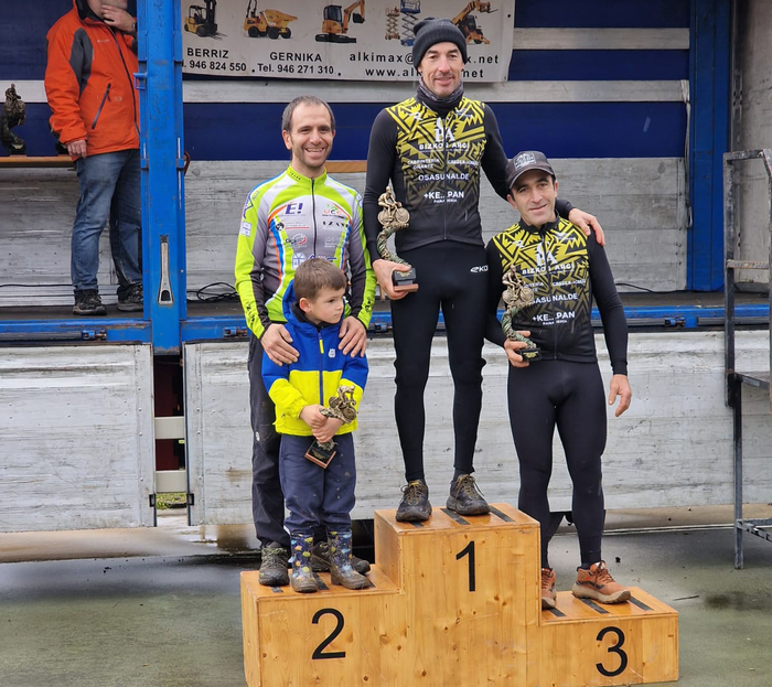 Denporaldiko zazpigarren garaipena Manu Quintanillarentzako