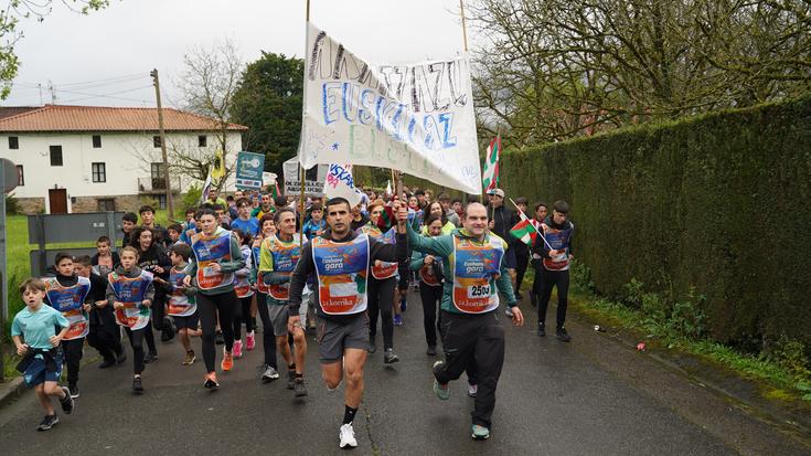 24. KORRIKA ARGAZKIAK - ARANTZAZU