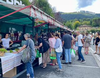 Artisautza lanak eta negu sasoiko produktuak egongo dira Arteako merkaduan
