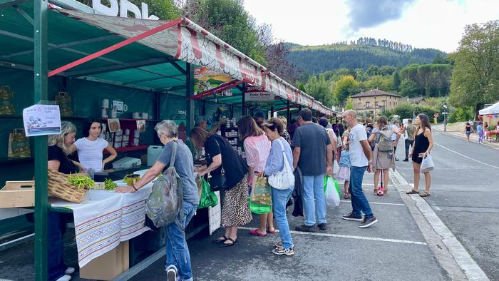 Artisautza lanak eta negu sasoiko produktuak egongo dira Arteako merkaduan