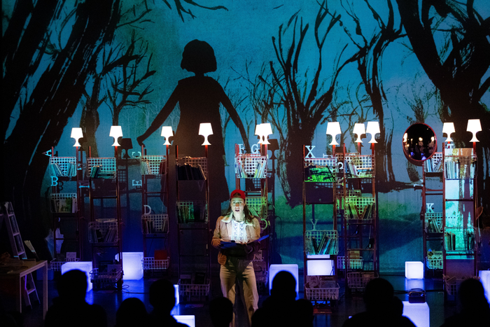 ‘Mundua pitzatuta dago, baina hantxe gabiltza oinez’ antzezlana Igorren