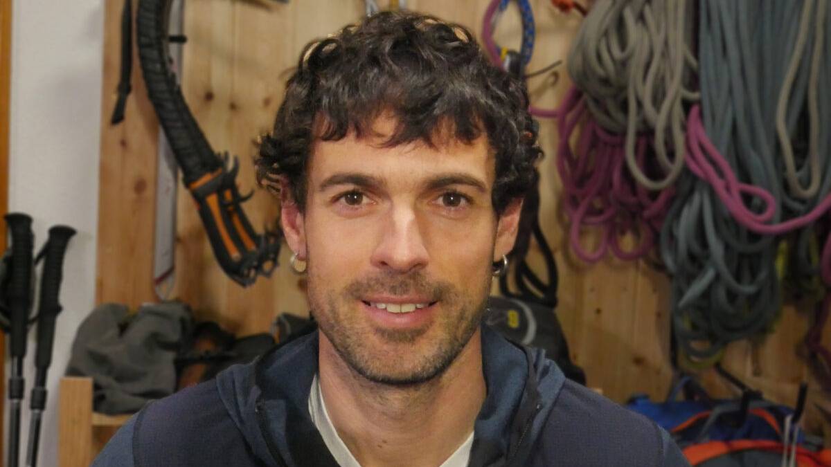 'Red Bull X-Alps 2025' dokumentalaren proiekzinoa eta berbaldia