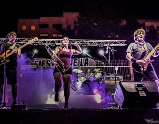 Azoka herrikoia eta Kortaturen musikea domekan Artean