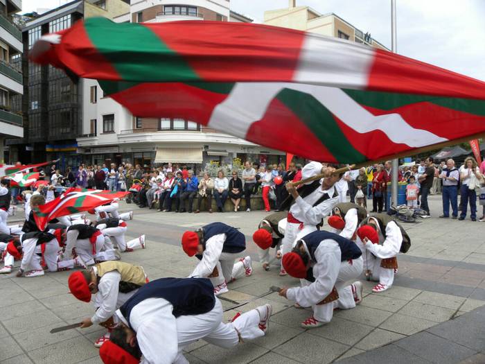 Gaur hasi eta domekara arte luzatuko da Areatzako Euskal Jaia