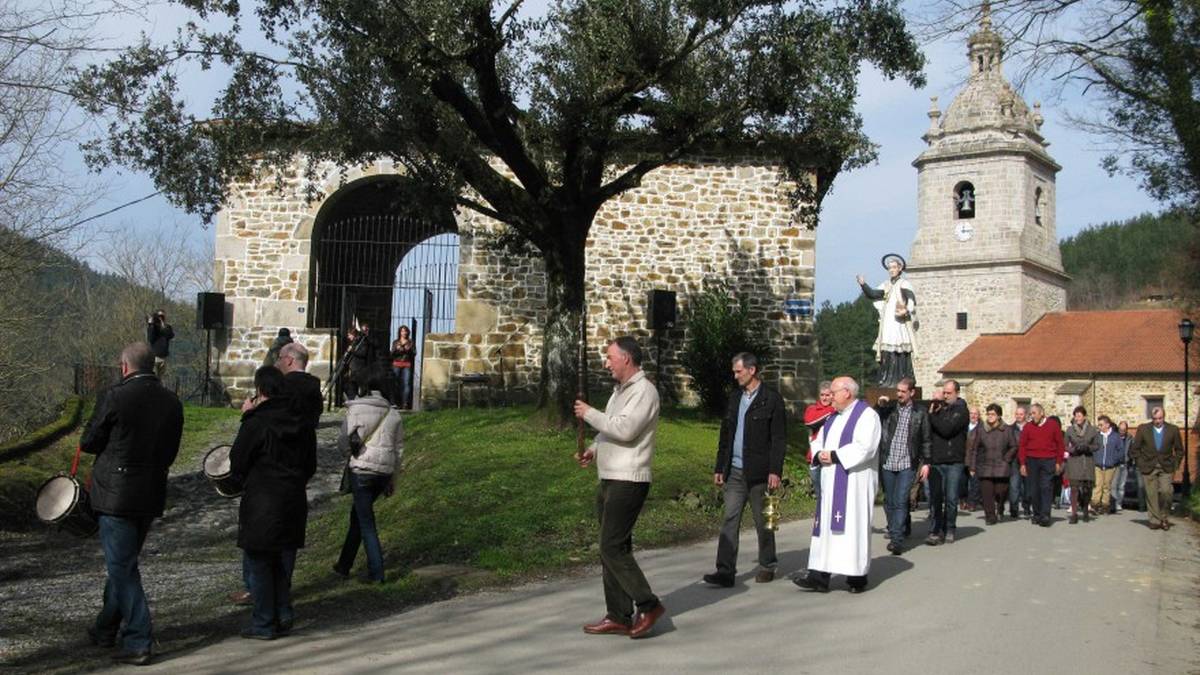 Artea neurtuz eta kanpaiak eskuz joz ospatuko ditue sanbalendinak Zeanurin