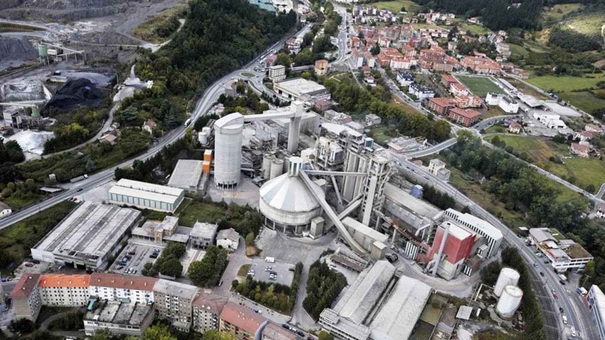 Cementos Lemonaren kutsadurearen gaineko berbaldia Kotxepinen