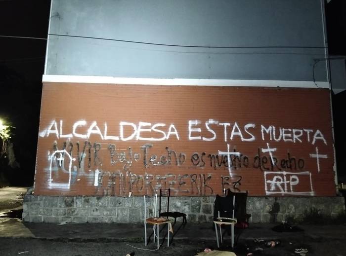 Mehatxu pintaketak Esther Iturrioz alkatearen kontra