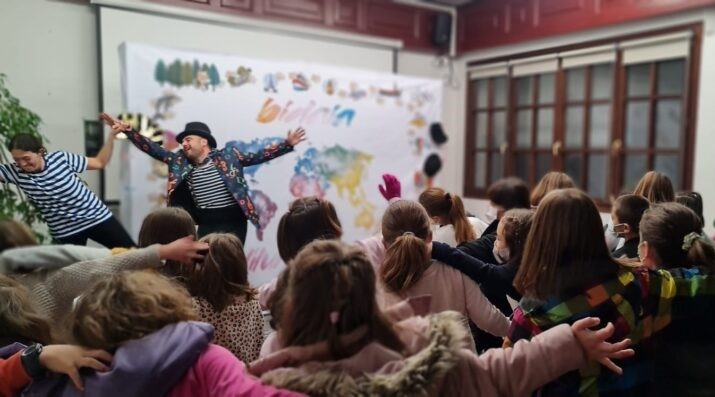 Perli eta Koxkolok 'Abentura zirarragarria' taularatuko dabe Lemoako Kotxepin Kultur Etxean