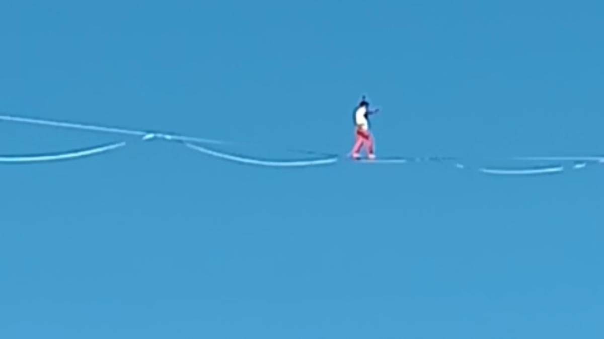Arraba gurutzaruten dauan 1.350 metroko slackline errekorra