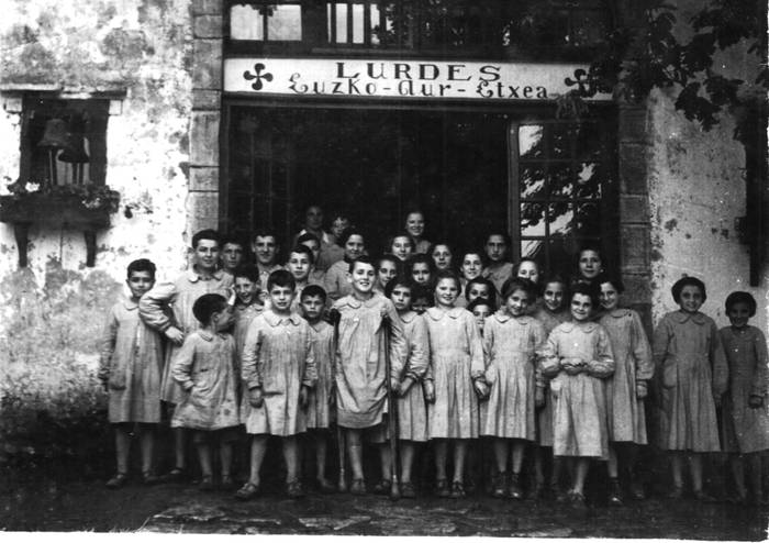 Jon Urutxurtuk 'Manuel de Ynchausti eta Lurdes Euzko Aur-Etxea kolonia Jatsu (1937-1939)' liburua aurkeztuko dau Zeanurin