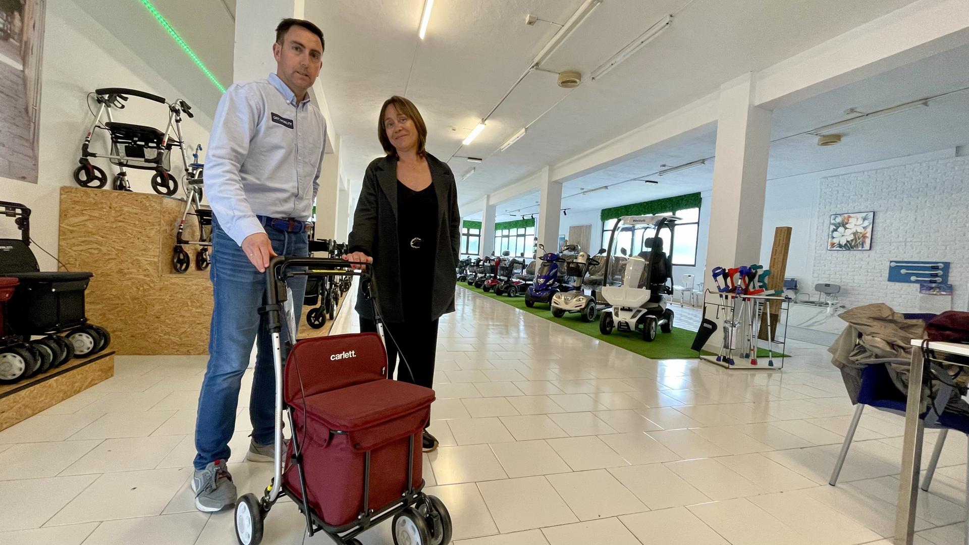 Ortomobility-k erosketetarako karro aulkidun bat oparitu deutso BEGITUko irakurle bateri
