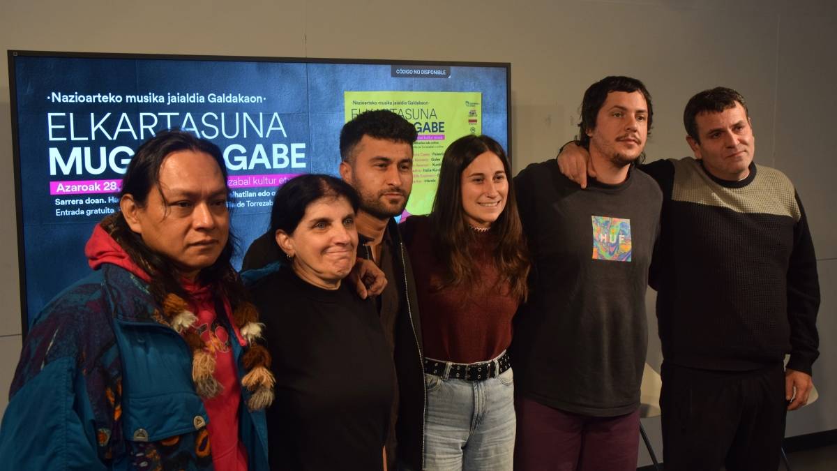 Palestinaren aldeko musikea, domekan Arteako Herriko Bentan