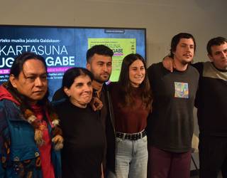 Palestinaren aldeko musikea, domekan Arteako Herriko Bentan