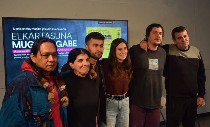 Palestinaren aldeko musikea, domekan Arteako Herriko Bentan