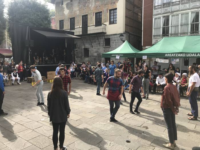 Tio Teronen Semeak-en “Festamentua” ikuskizuna izango da Igorren abuztuaren 7an