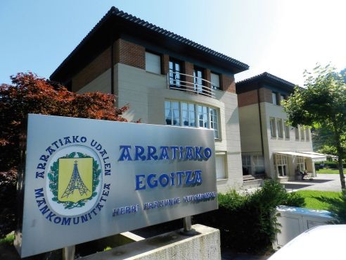 Adinekoak egoitzetan sartzeako betebeharrak azalduko ditue Diman
