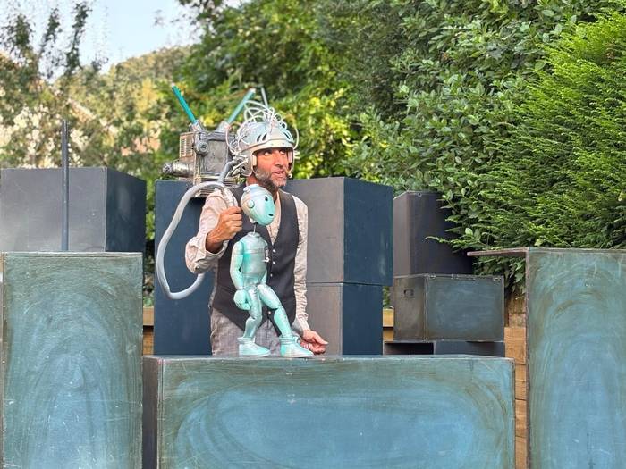 'Kay Robot' umeentzako txotxongilo komedia Lemoan