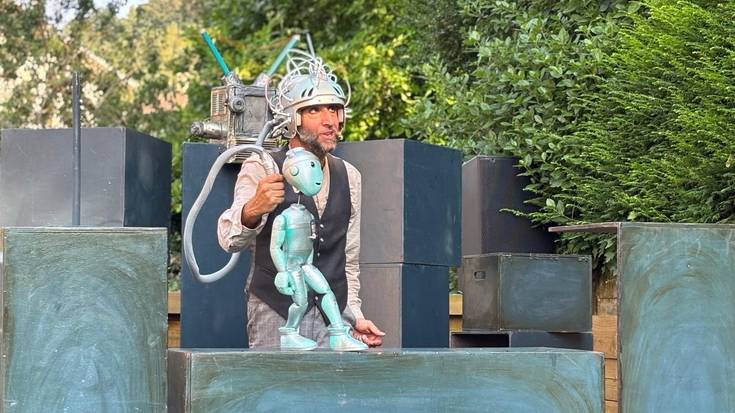 'Kay Robot' umeentzako txotxongilo komedia Lemoan