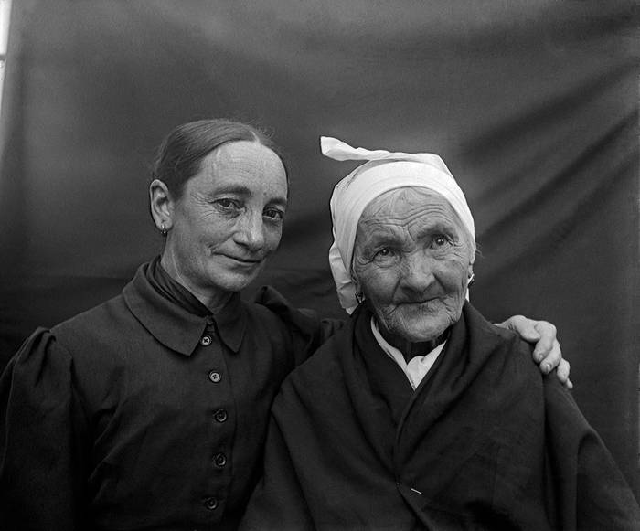 Eulalia Abaitua argazkilariaren inguruko antzerkia ikusteko sarrerak zozketauko dauz BEGITUk
