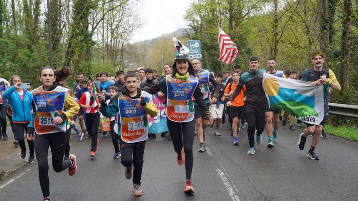 24. KORRIKA ARGAZKIAK - AREATZA