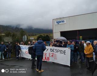 Kaleratzeak eta jazarpen sindikala salatu ditue IGURIAko langileek