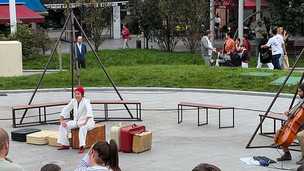 'Pausa' zirku eta jantza ikuskizuna Igorren