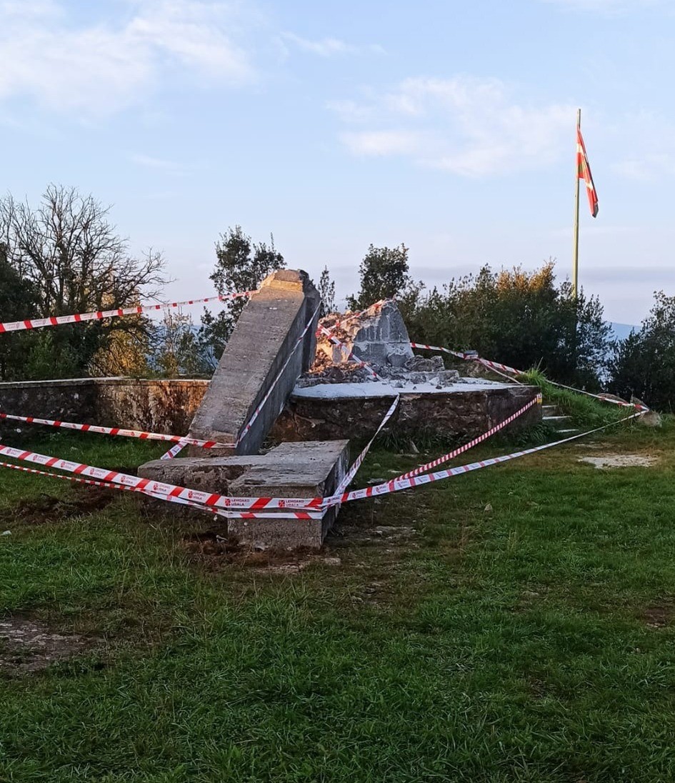 Udalak jakinarazo dau ez dauala Lemoatxako kurutze frankistea barriz altxauko