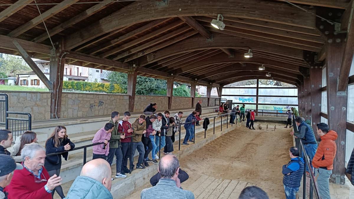 Oba garaile be Komarkaleko bosgarren tiraldian