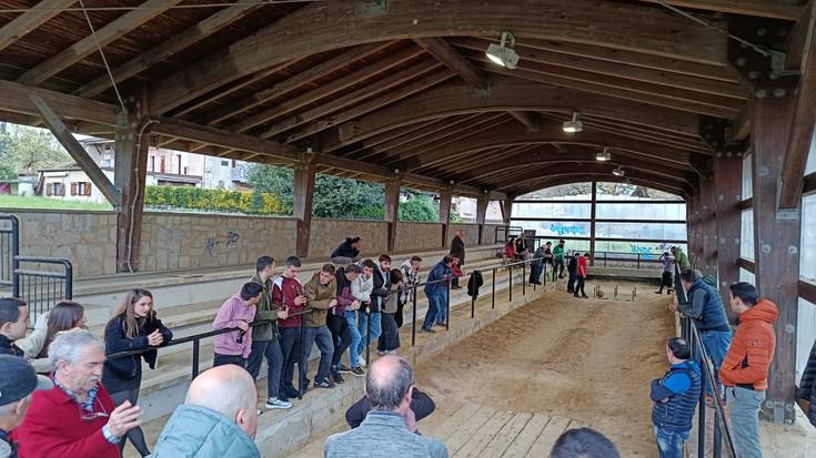 Arratiako Komarkala Bola Txapelketako bigarren tiraldian bardinketa lehen postuan Bargondia eta Zeanuriren artean