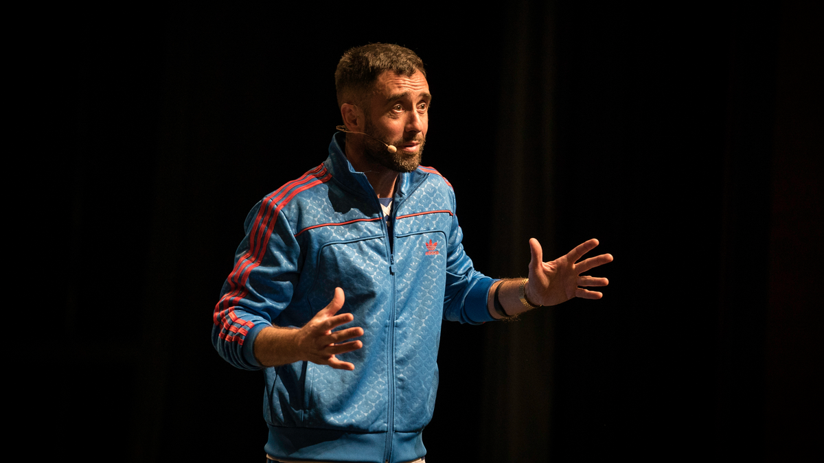 Zuhaitz Gurrutxagaren ‘Nortasun agiria’ bakarrizketea Igorren